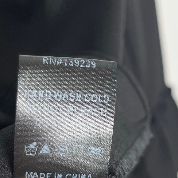 Tuckernuck Pomander Place Crepe Kenzo Top Womens Small Black Minimalist Preppy - Picture 9 of 9